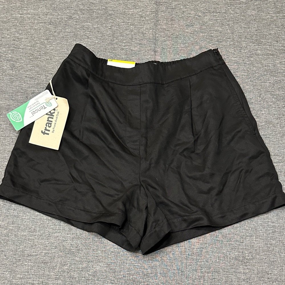 FRANK & OAK Highwaisted Shorts